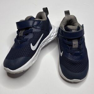 NIKE Revolution Slip-On Velcro Closure Navy Size 7